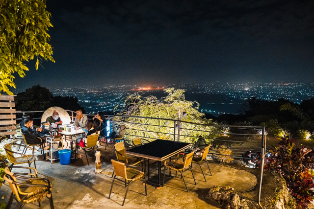 高雄夜景約會泡茶推薦屋頂茶館-大崗山！超美必去